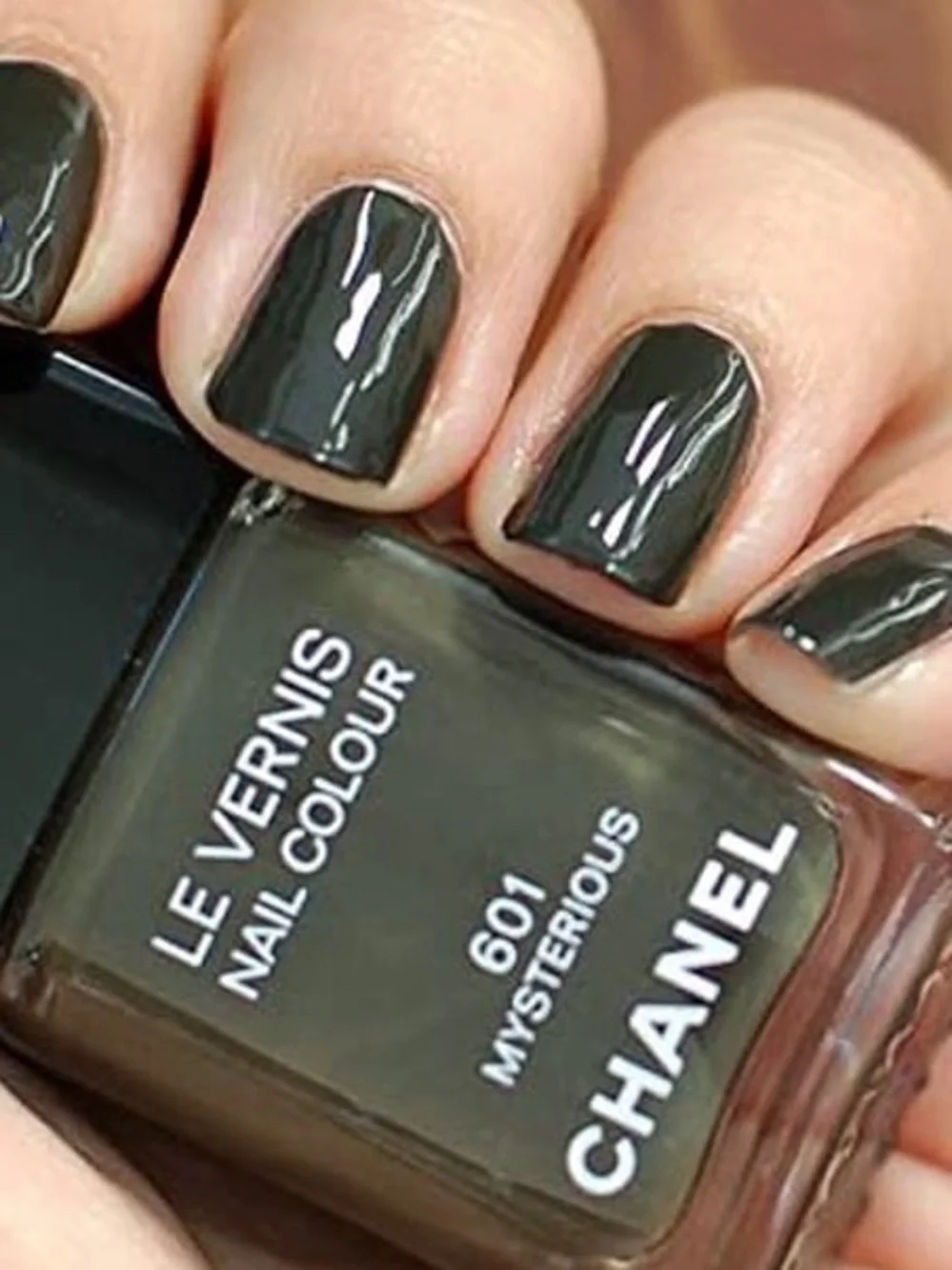 Chanel Le Vernis Nail Colour in 601 Mysterious NEW IN PACKAGING